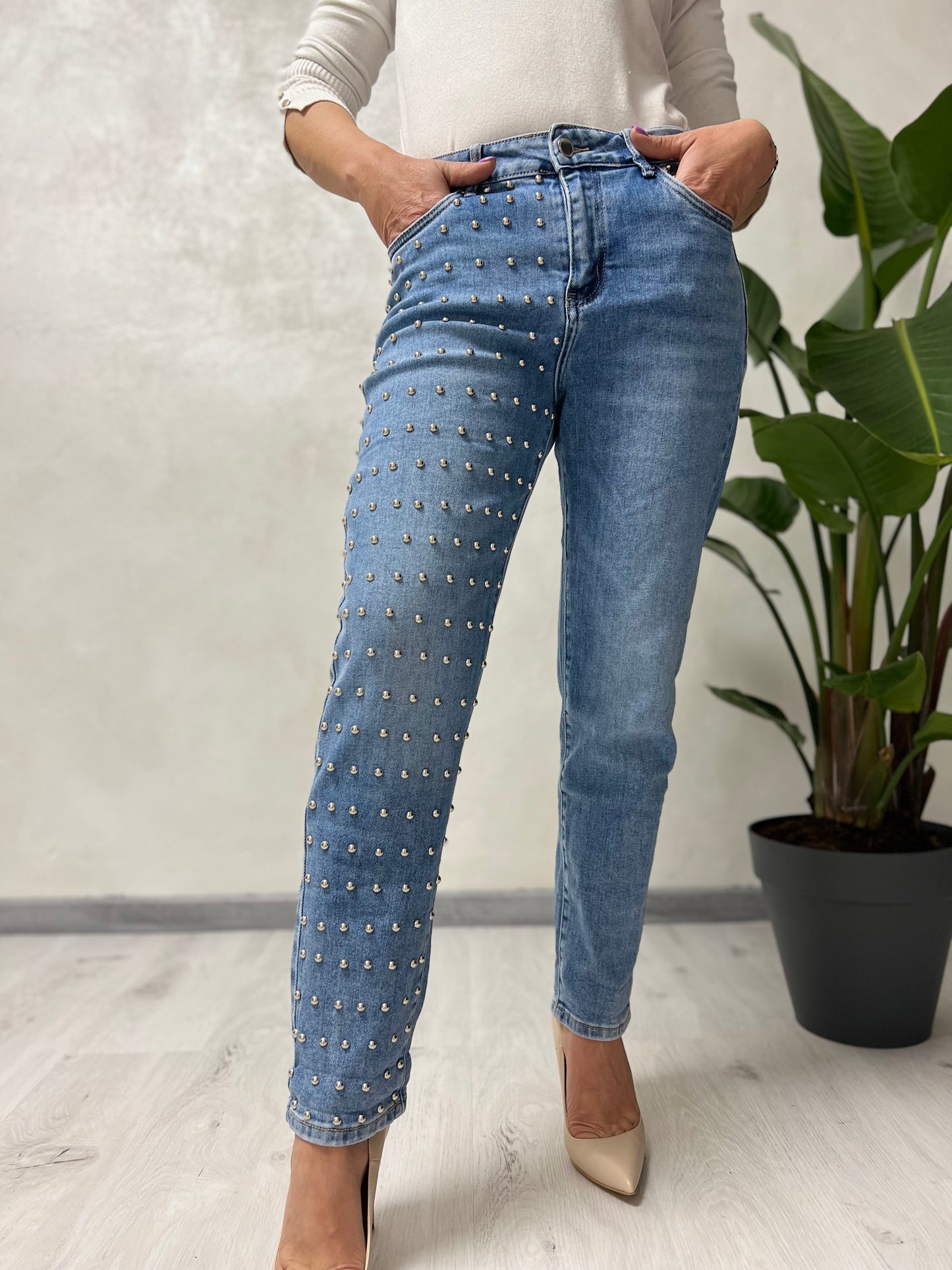 Jeans Mum fit con borchie SJ1339 ￼