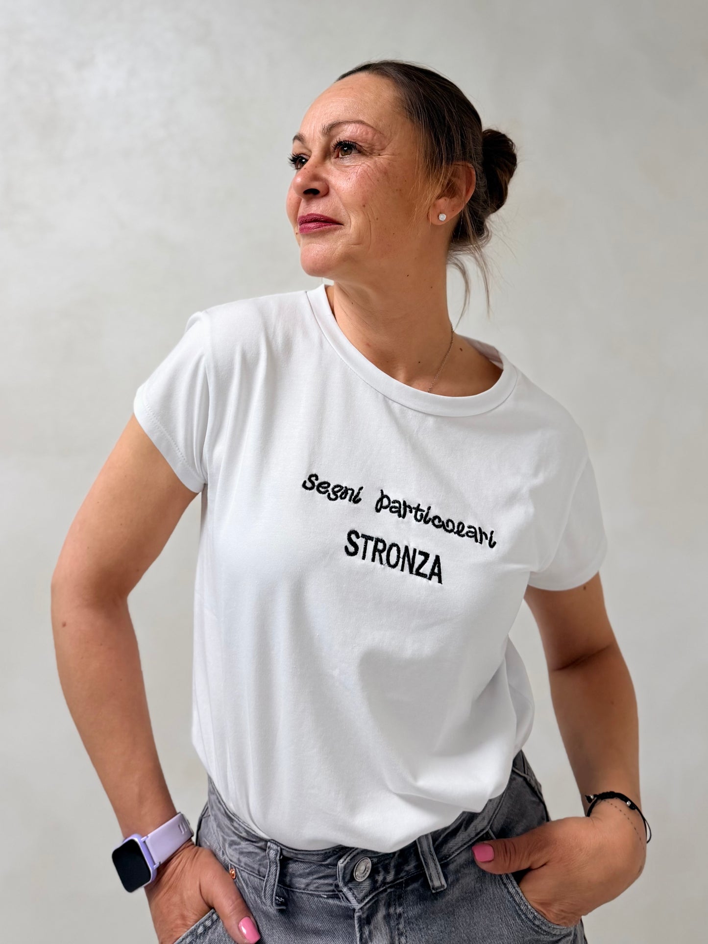 T-shirt Segni particolari “stronza”