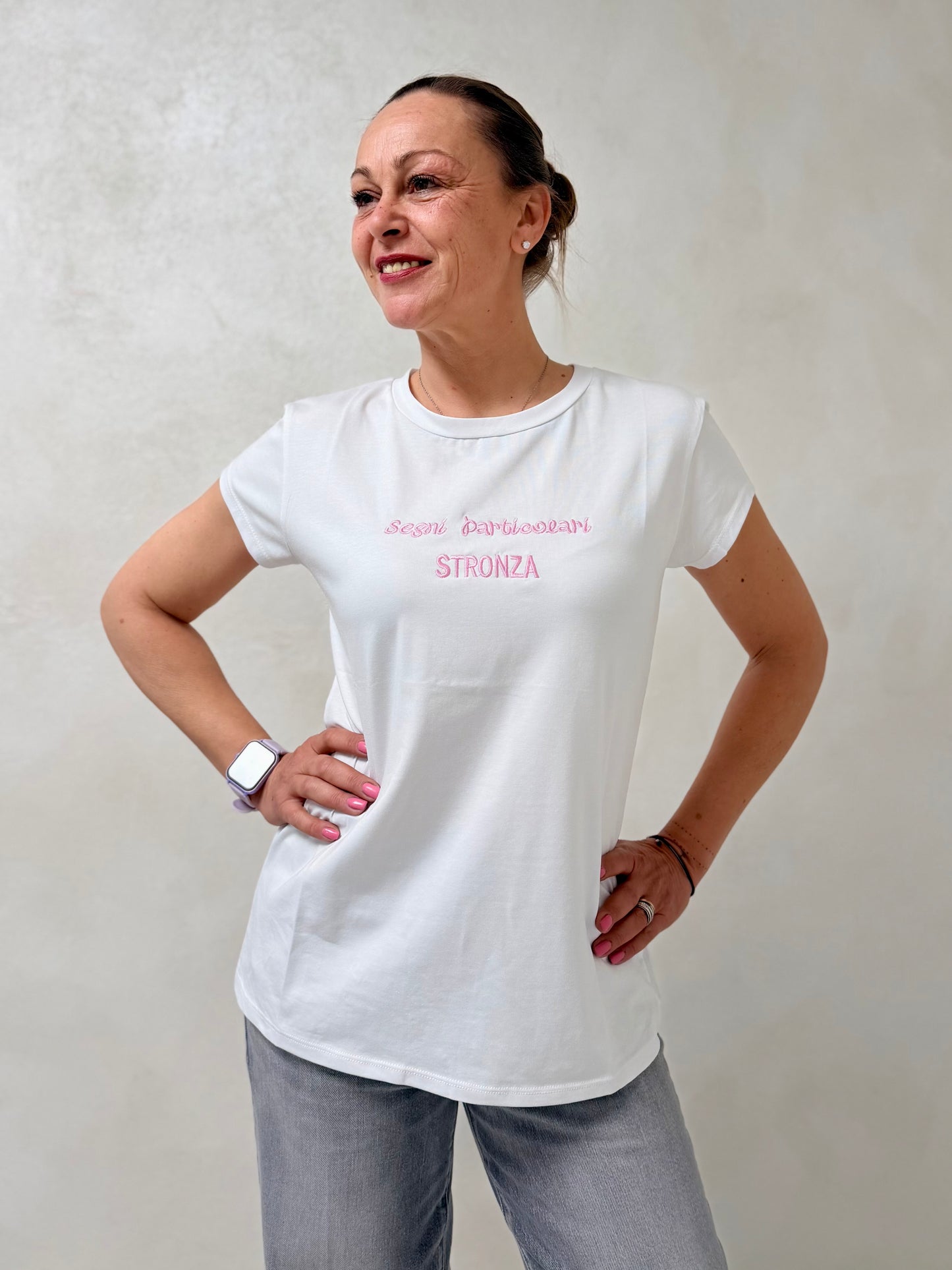 T-shirt Segni particolari “stronza”