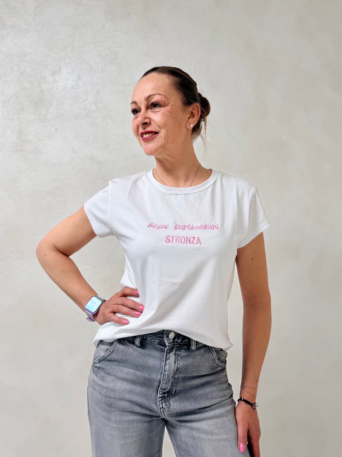 T-shirt Segni particolari “stronza”